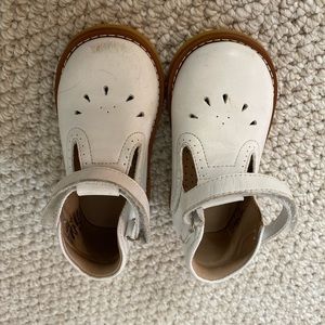 Elephantino Size 6 T Strap